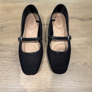 Old Navy Mesh Mary Jane Ballet Flat